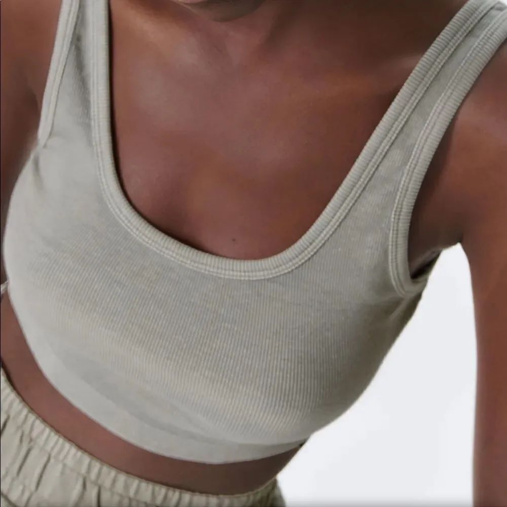 ✨ WASHED EFFECT CROP TOP✨ - Picture 2 of 4